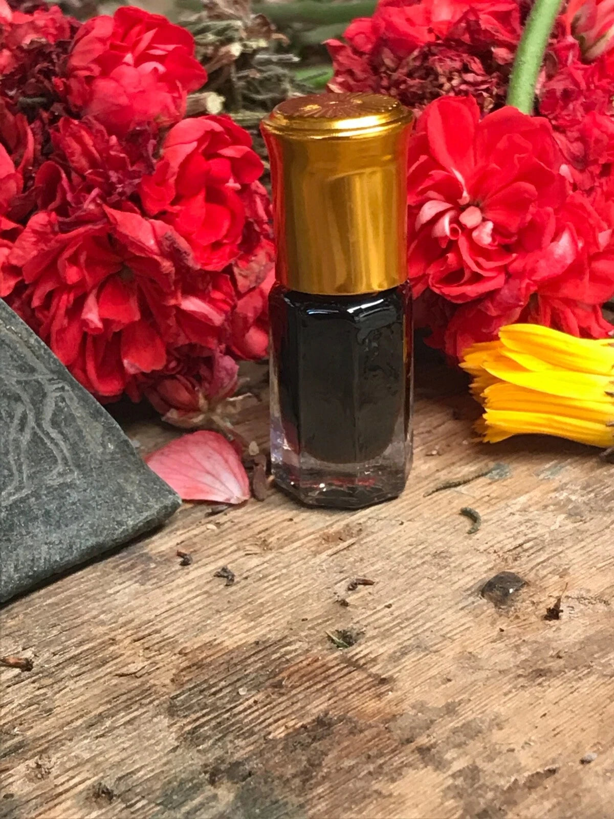 Black Musk Middle Eastern Perfume Oil – Rich Earthy Fragrance